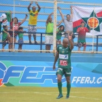 Alexandro comemora o segundo gol da Lusa